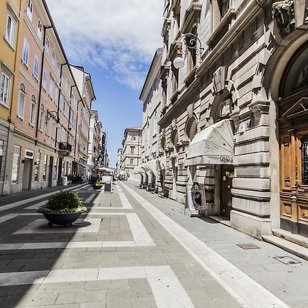 Residenza Degli Artisti Hotel Trieszt Kültér fotó