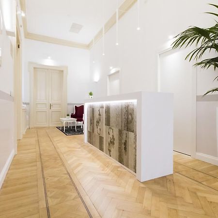 Residenza Degli Artisti Hotel Trieszt Kültér fotó