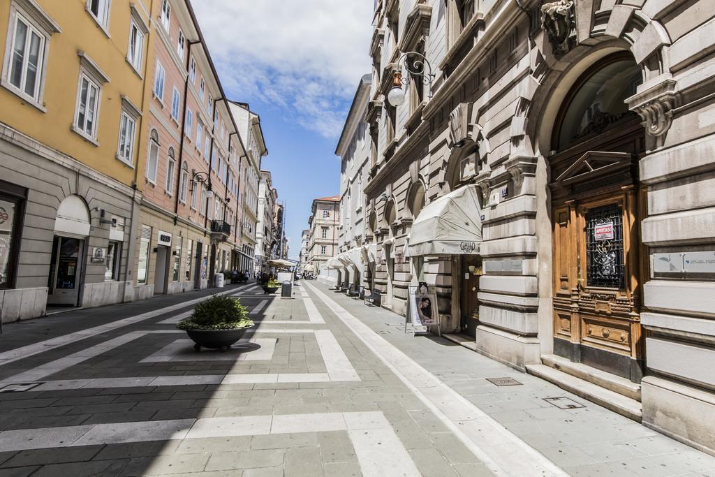 Residenza Degli Artisti Hotel Trieszt Kültér fotó