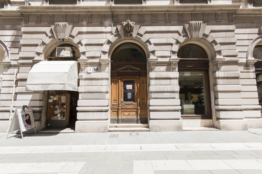 Residenza Degli Artisti Hotel Trieszt Kültér fotó